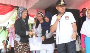 Kadus dan Masyarakat Mayasuta Bangun Jalan Swadaya