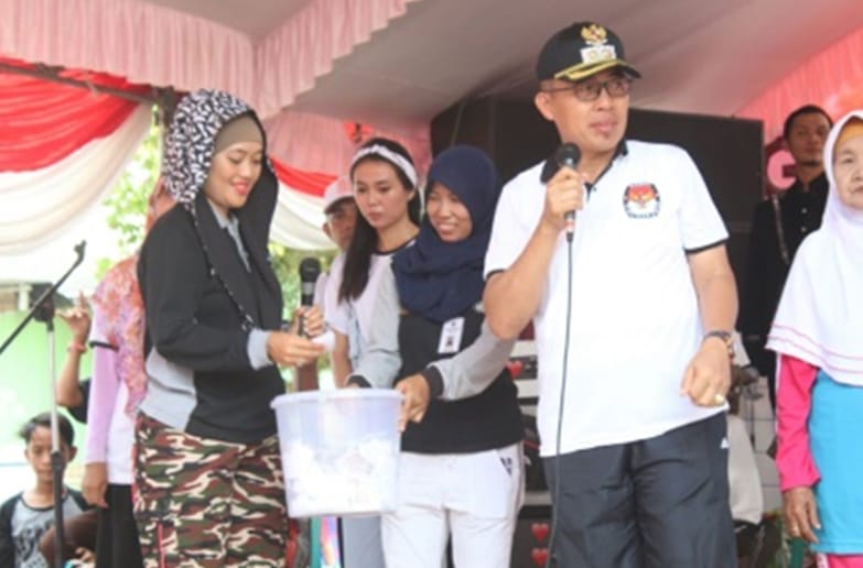Kadus dan Masyarakat Mayasuta Bangun Jalan Swadaya