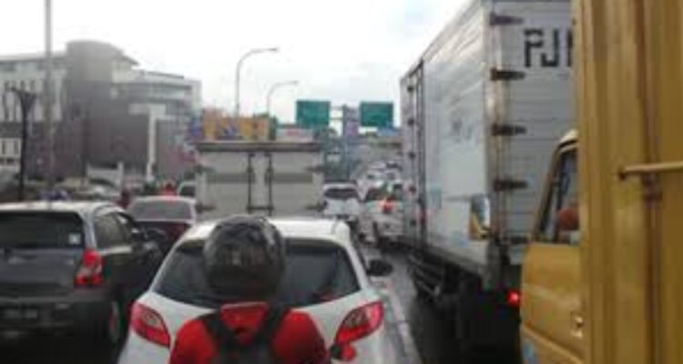 Banjir di Pasteur Bandung, Jalan Masuk Menuju Tol Terputus