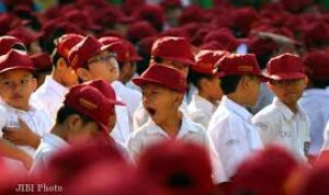 Jokowi Minta Kaji Ulang Kebijakan 8 Jam Belajar