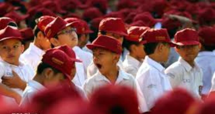 Jokowi Minta Kaji Ulang Kebijakan 8 Jam Belajar