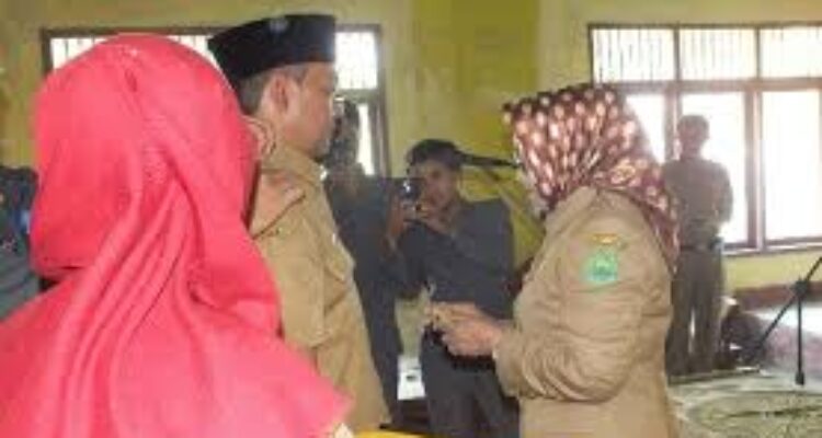 Pelantikan Kades Karangmulya diwarnai Protes Ali Bonang