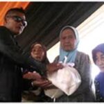 Ketua Ormas BBC DPD Passus Membagi Sembako