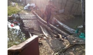 subang, Jembatan TPU Rancaudik Kab. Subang Rusak Parah