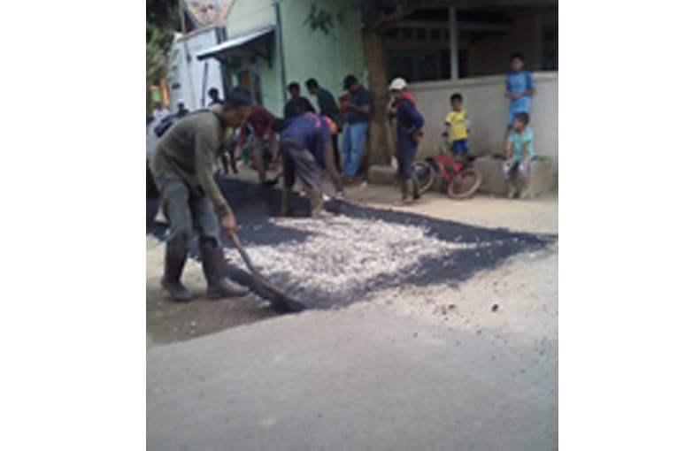 Diduga Pekerjaan Jalan Hotmix DD Purwadadi Asal Jadi