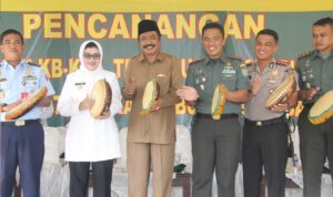 Bersama TNI, Pemkab Subang Gelar Pencanangan Bhakti TNI-KB Kesehatan Terpadu