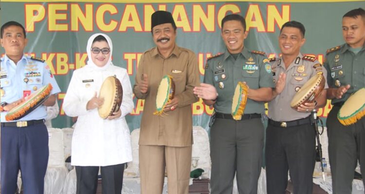 Bersama TNI, Pemkab Subang Gelar Pencanangan Bhakti TNI-KB Kesehatan Terpadu