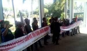 Subang KAMPAK Geruduk DPRD