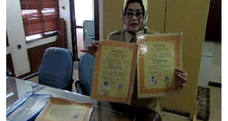 Bantah Tudingan Ijazah Palsu Imas Aryumningsih