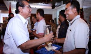 Bupati Gianyar Beri Penghargaan Wajib Pajak dan Petugas Penagih Pajak