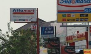 Tolak Dua Alfamarat Ilegal