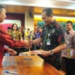 Wabup Gianyar Terima DIPA 2018 Dari Gubernur Bali