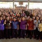 Walikota Denpasar Serahkan 851 SK Guru Plus 325 Kartu