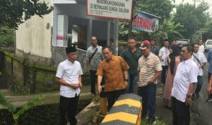 Cek Program Pelebaran Jalan Desa, Bupati Anas Minta Lelang Agar Dipercepat