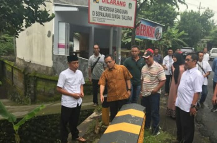 Cek Program Pelebaran Jalan Desa, Bupati Anas Minta Lelang Agar Dipercepat