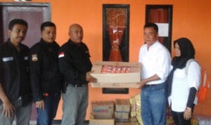 PP dan Jaga Satru Santuni Yatim Piatu Desa Sarimukti