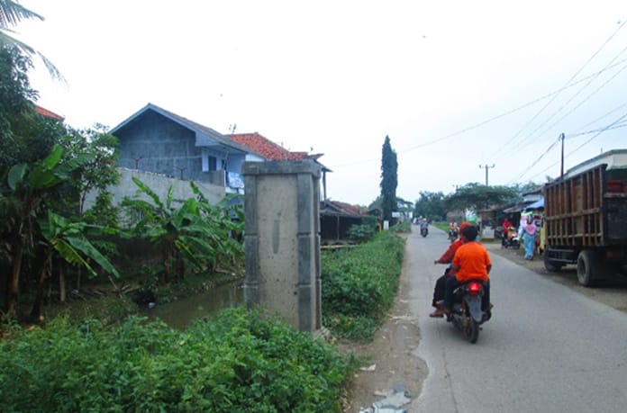 Pekerjaan Tugu Legonkulon Terbengkalai, Diduga Dinas PUPR Subang Tutup Mata