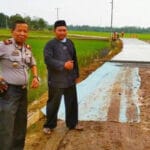 Prioritaskan Pembangunan Jalan Kades Mekarsari Jadi Kebanggaan Warganya