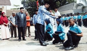 Wabup Melantik Taruna/ Taruni SMKN Cibogo