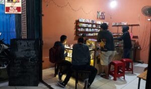 Royvapor bareng Konsumen Berbagi Kebahagiaan dengan Anak Yatim