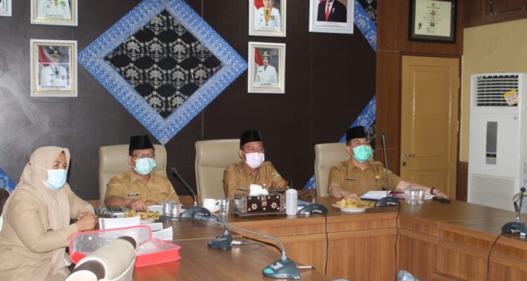 Sekda Ikuti Rakor dan Sosialisasi Bansos Tunai Gelombang Kedua melalui Video Conference