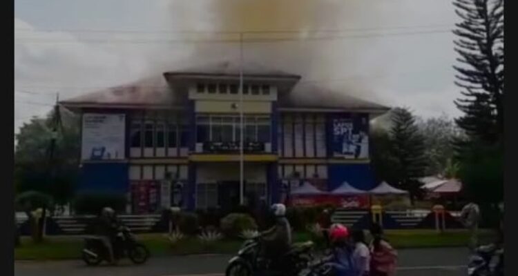 Kantor Pajak Kota Lubuklinggau Dilalap Si Jago Merah