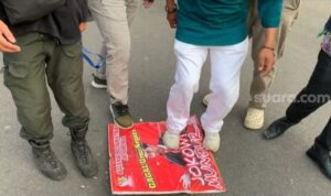Demo Tuntut Penjarakan Menag Yaqut Ricuh! Pengunjuk Rasa Diduga dari PA 212 Injak-injak Poster Bergambar Jokowi1 Demo Tuntut Penjarakan Menag Yaqut Ricuh! Pengunjuk Rasa Diduga dari PA 212 Injak-injak Poster Bergambar Jokowi1