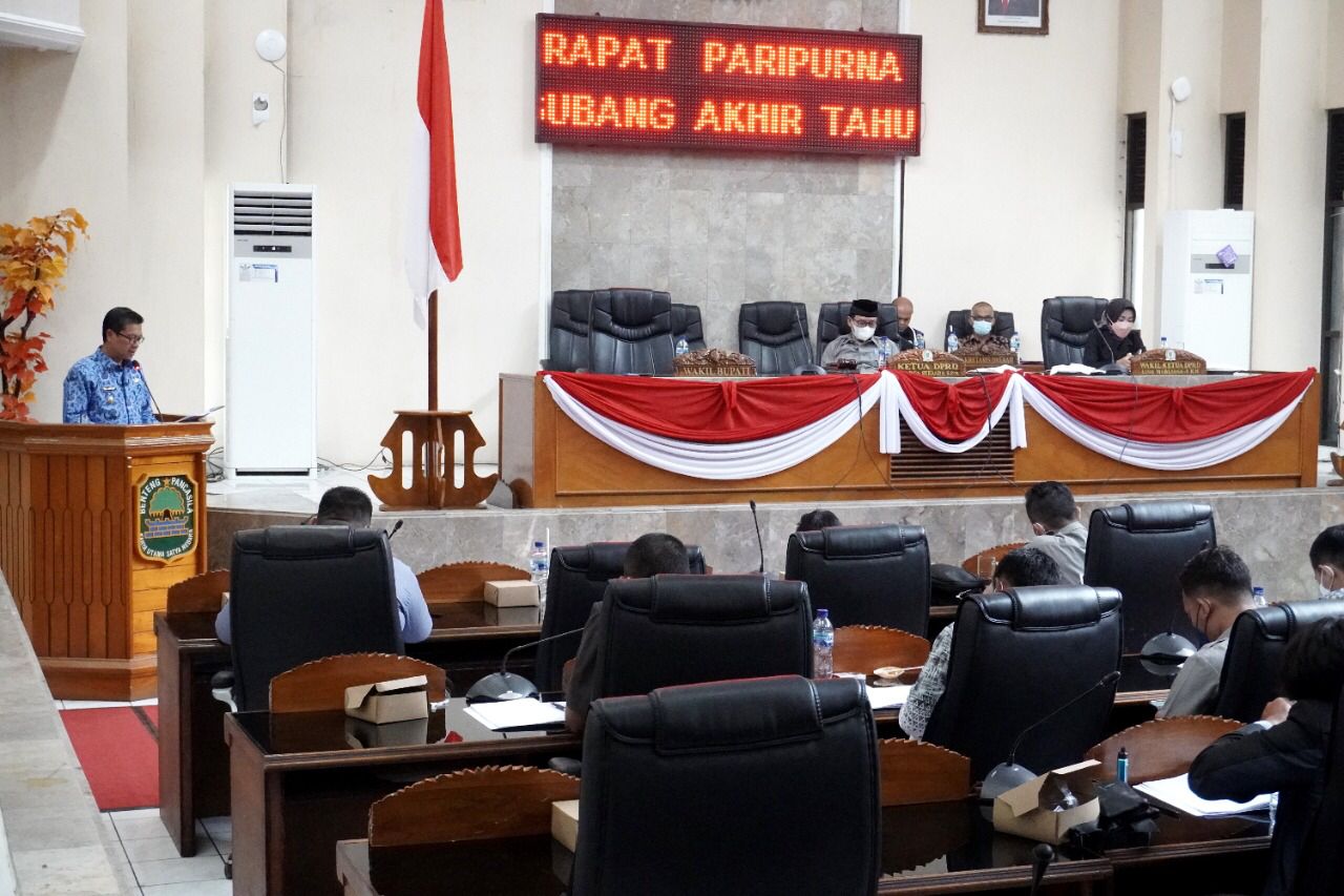 KANG AKUR HADIRI RAPAT PARIPURNA TERKAIT PENYAMPAIAN JAWABAN EKSEKUTIF1