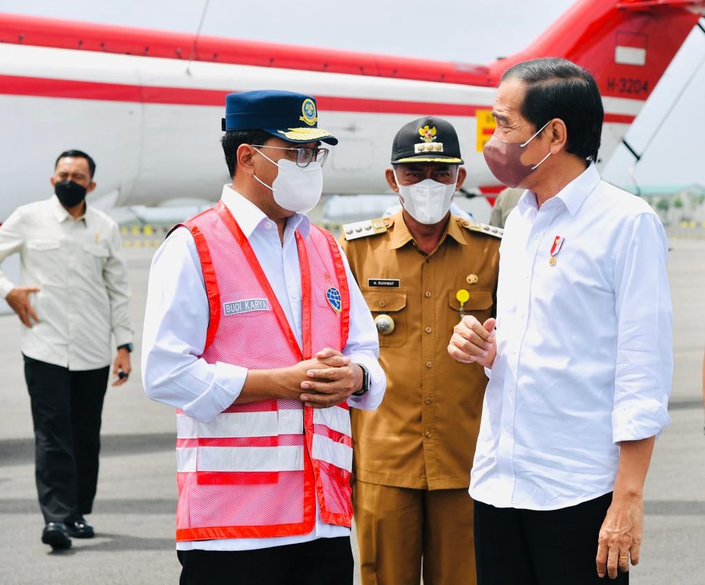 KANG JIMAT SAMBUT PRESIDEN JOKOWI DI PATIMBAN, OPTIMISIME PERTUMBUHAN EKONOMI SUBANG DI MASA DEPAN