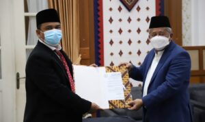 Wabup Garut Lantik Pengurus Perwakilan BWI, Untuk Pembenahan 8 Ribu Tanah Wakaf