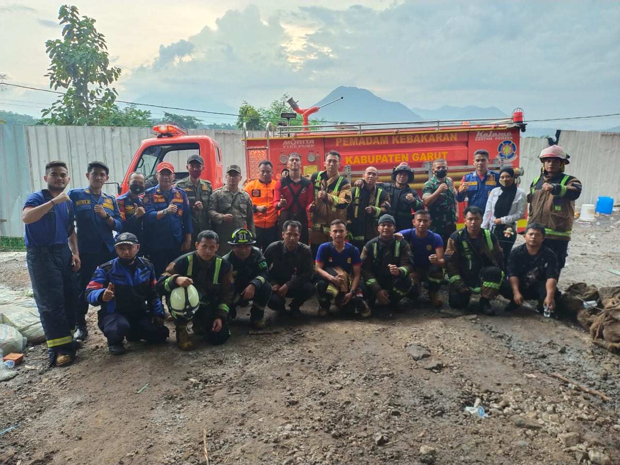 Kebakaran Hebat Melanda Pabrik Arang, Butuh Waktu 4 Jam Melawan Si Jago Merah3