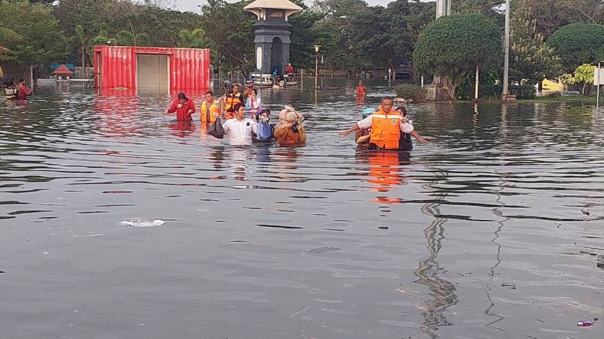 Banjir Rob Terjang Pesisir Ibu kota Jawa Tengah