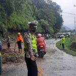 Longsor Di Kawasan Ciater Jalur Subang-Bandung