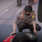 Ini Dia Polisi Yang Bantu Pemudik Alami Ban Bocor Di Tol