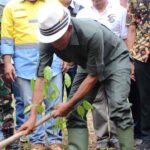 Kang Jimat Tanam Pohon Bersama BUMN Pertahanan