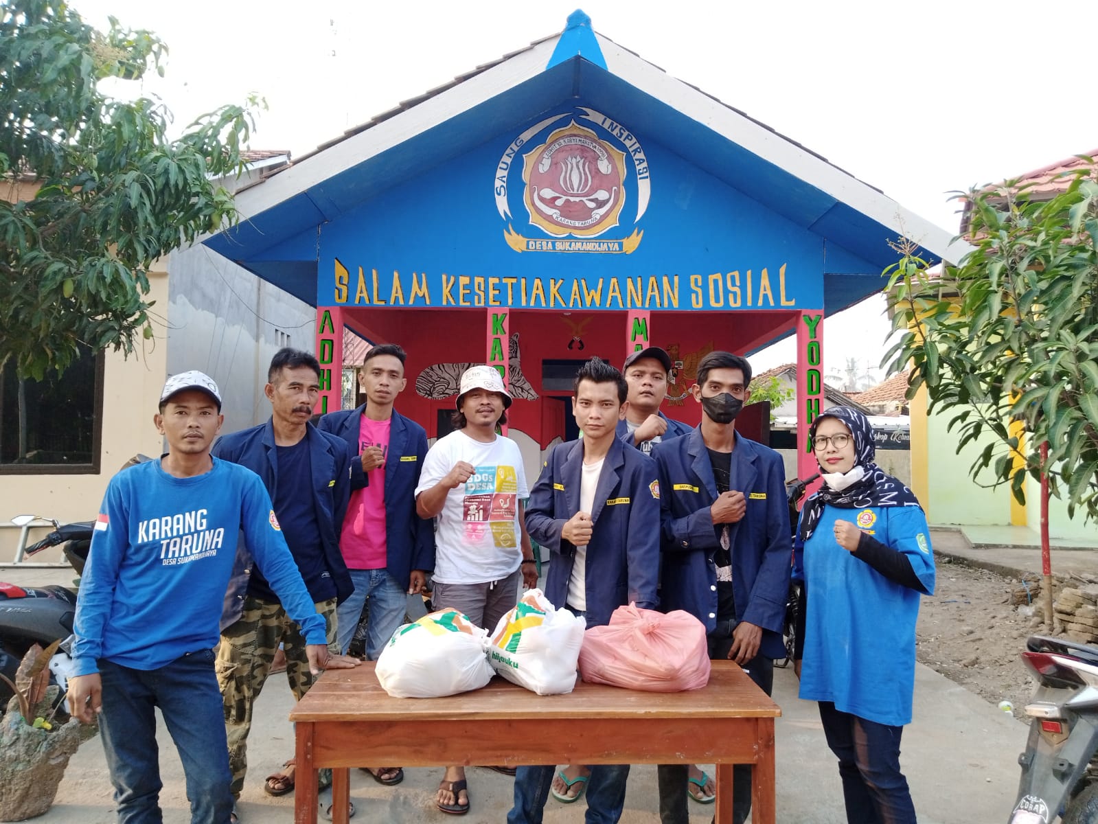 Karang Taruna Desa Sukamandijaya Gelar Bagi-Bagi Takjil1