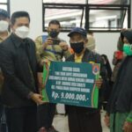 Pemkab Bandung Salurkan Bantuan Sewa Rumah Korban Longsor