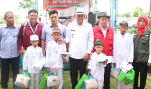 Kang Jimat Hadiri Khitanan Massal di Legonkulon