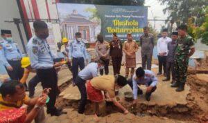 Ketua DPRD Kota Metro Hadiri Peletakan Batu Pertama Pembangunan Mushola Lapas