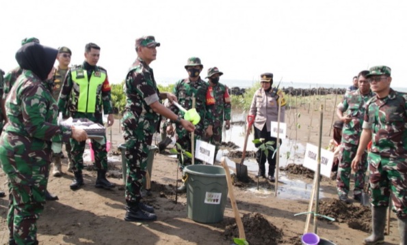 Kunjungan Pangdam III Siliwangi ke Pondok Bali Diwarnai Acara Bakti Sosial2