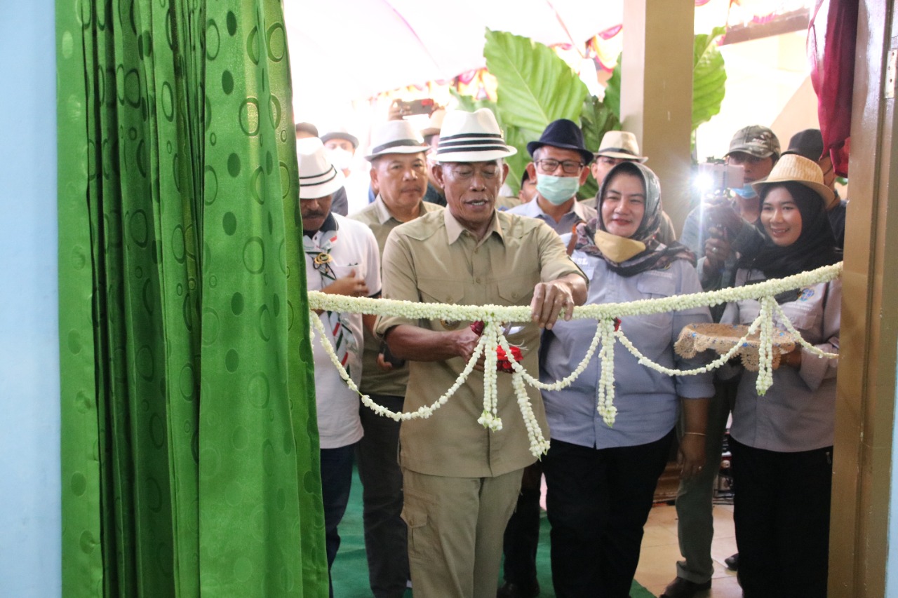 Serahkan Sertifikat PTSL & Buka Turnamen Bulu Tangkis, Kang Jimat Apresiasi Desa Cikujang2