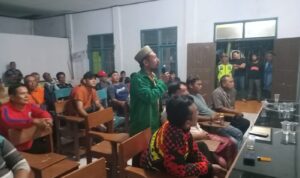 Khawatir Pelaku Komplotan Maling Dilepas, Warga Geruduk Kantor Desa Wanajaya1 Khawatir Pelaku Komplotan Maling Dilepas, Warga Geruduk Kantor Desa Wanajaya1