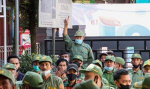 Linmas Kota Cimahi Jadi Garda Terdepan Membantu Masyarakat