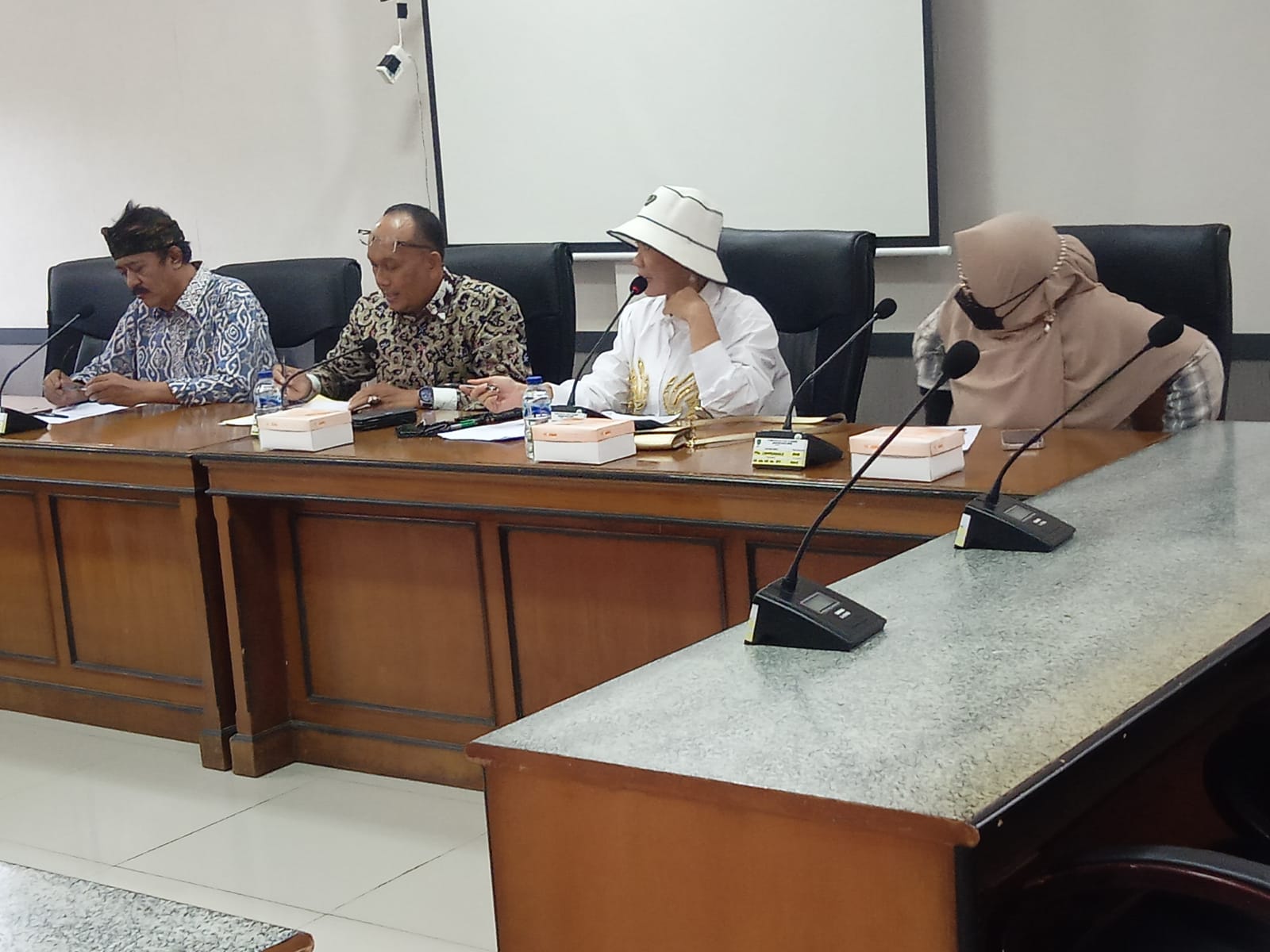 Komisi I DPRD Subang Panggil PengusPanggilaha Limbah B3 Tak Berizin, Begini Hasilnya....