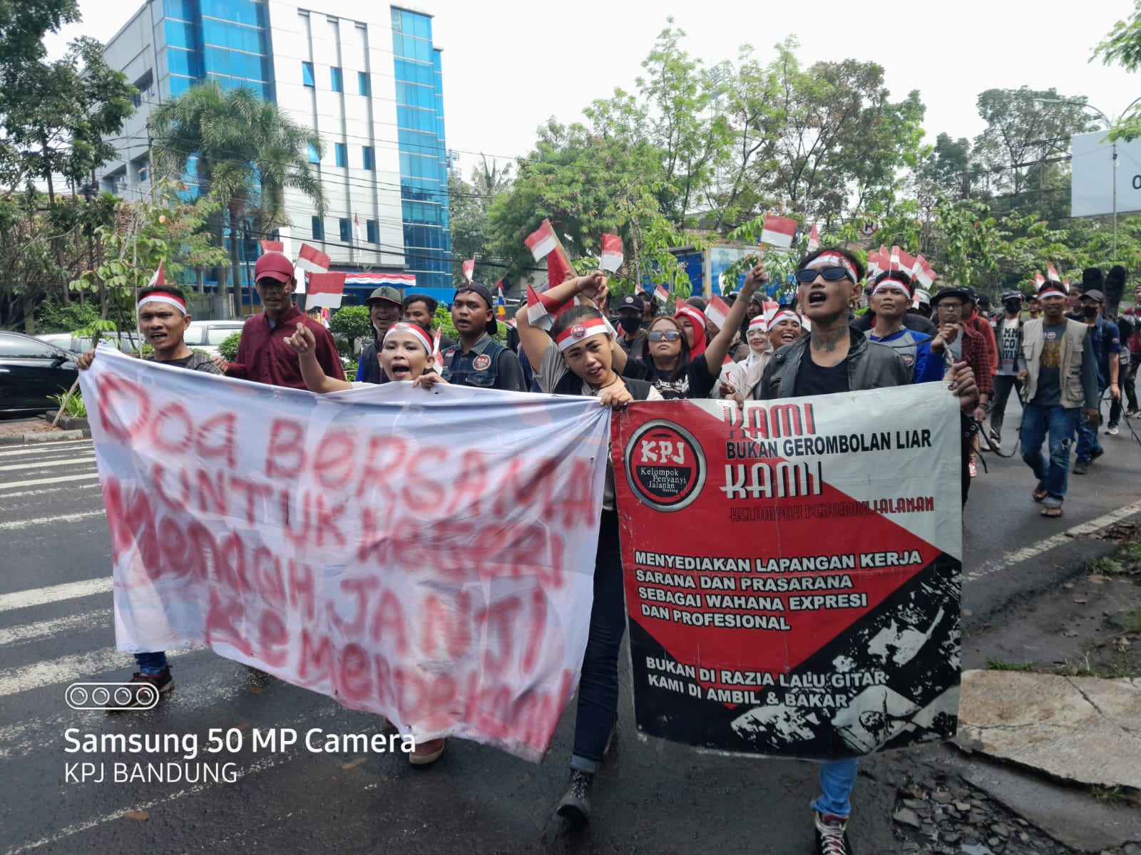 KPJ kembali Aksi ke Gedung DPRD TK II dan Kantor Walikota Bandung