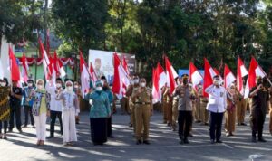 Pemkot Cimahi Bagikan 5.000 Bendera Merah Putih Jelang HUT RI Pemkot Cimahi Bagikan 5.000 Bendera Merah Putih Jelang HUT RI
