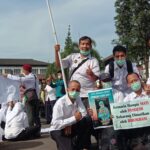 Ribuan Nakes Honorer Gelar Unras Ke Gedung Sate
