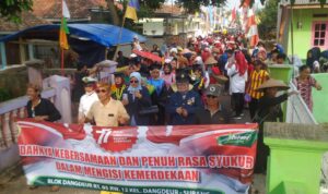 Warga Blok Dangdeur Gelar Gebyar Jalan Santai Rayakan HUT RI ke 77 Warga Blok Dangdeur Gelar Gebyar Jalan Santai Rayakan HUT RI ke 77