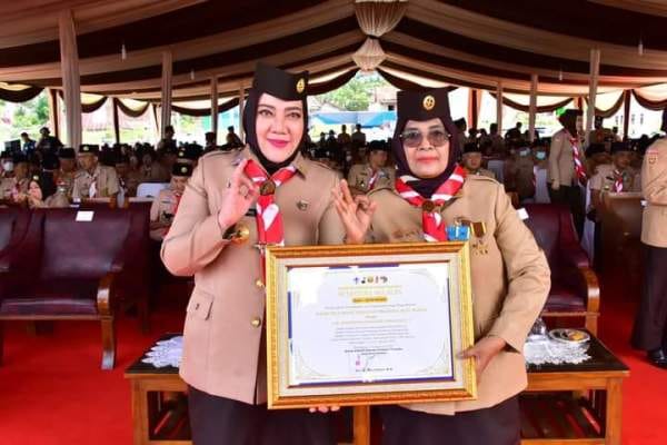 Bupati dan Wabup Mura Terima Penghargaan Lencana Pancawarsa IV Pada HUT Pramuka ke 61 1