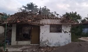 Camat Ciasem Ajak Pengusaha Bantu Kakek Akhmad (Korban Kebakaran) Camat Ciasem Ajak Pengusaha Bantu Kakek Akhmad (Korban Kebakaran)